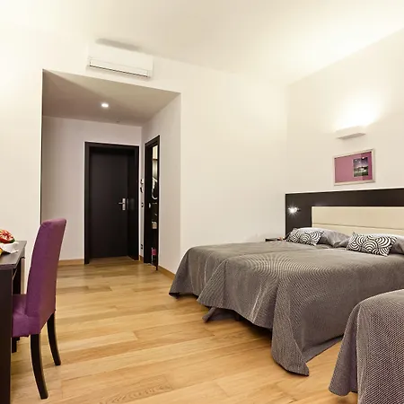 Domus Pensión 4*