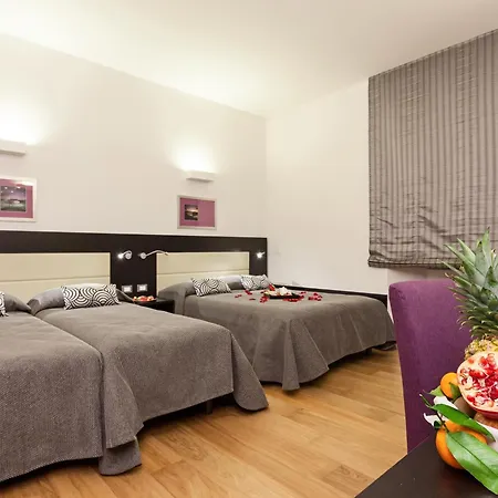 Domus Pensión 4*